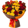 Букет с подсолнухами, розами и хризантемами «Пламя и золото»